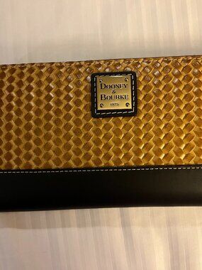 Dooney & Bourke Leather Large Zip Around Wallet NWOT Black Tan Woven Pattern